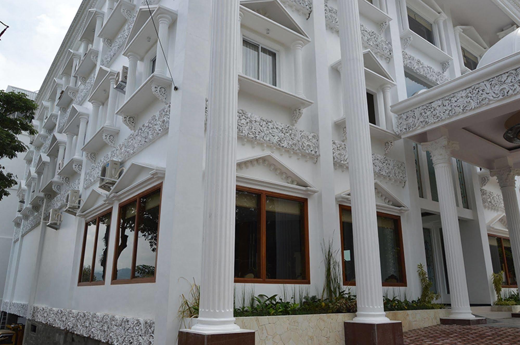 Hotel Safira Magelang Luaran gambar