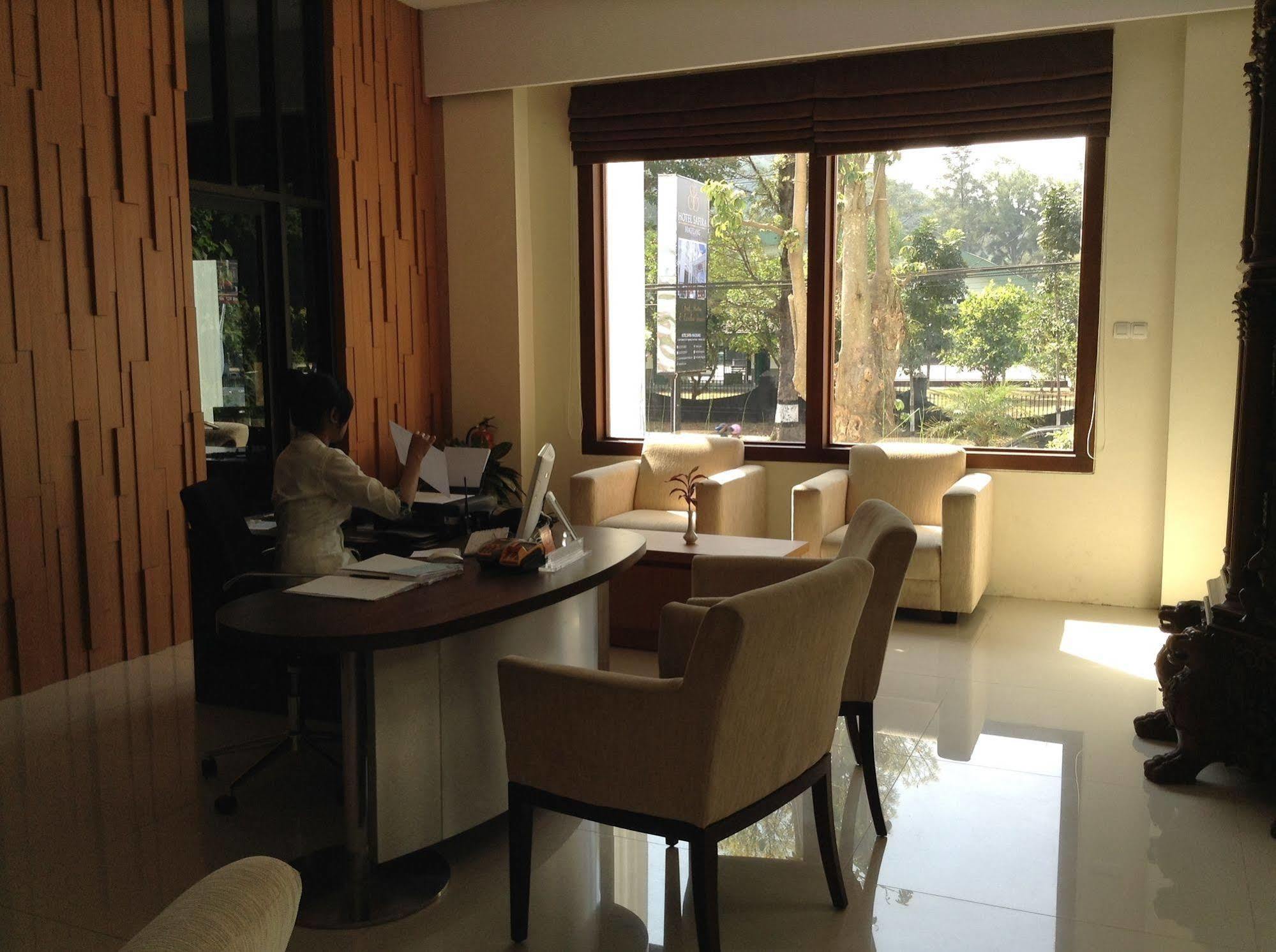 Hotel Safira Magelang Luaran gambar